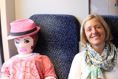 Auch Ex-Landtagsabgeordnete Karin Fritz ließ sich mit einer Puppe ablichten