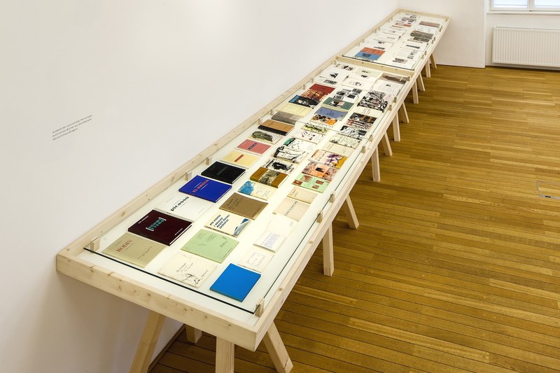Per Kirkeby: Vitrine mit seinen Buchpublikationen (Foto: KUB)