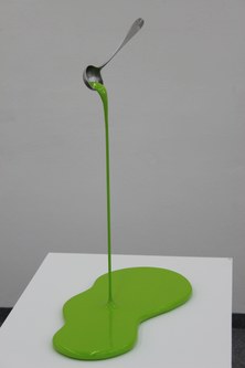 Markus Hofer: Green Soup, 2012 (Schöpflöffel, Holz, Metall, Spachtelmasse, Lack); Foto: kapi
