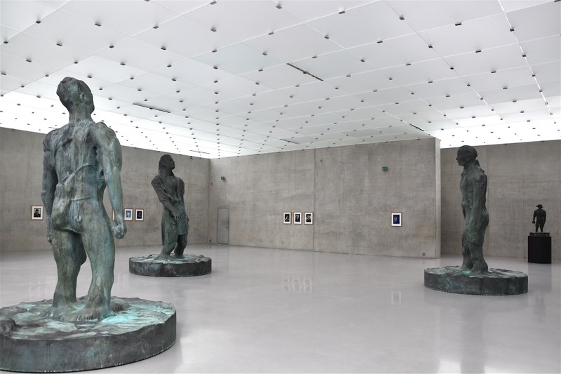 Thomas Schütte: Mann im Wind I, II und III, 2018, patinierte Bronze (Fotos: Karlheinz Pichler)