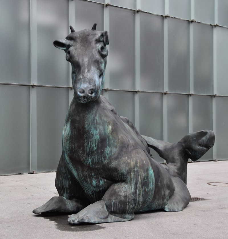 Thomas Schütte: Drittes Tier, 2017, Patinierte Bronze, Wasserpumpe