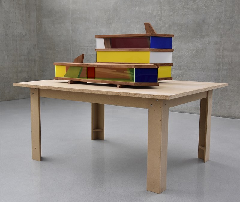 Thomas Schütte: Ferienhaus für Terroristen I, 2002, Holz, Plexiglas
