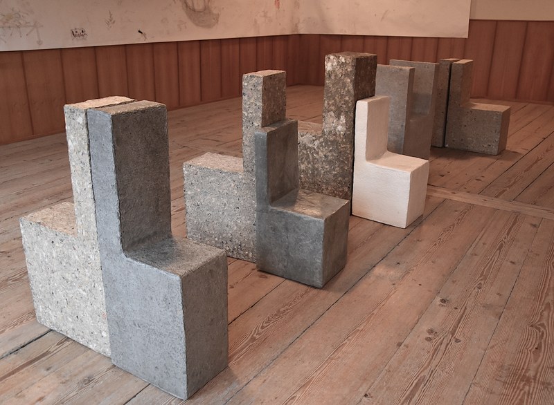 Tone Fink: Hockthrone im Ochsen-Saal