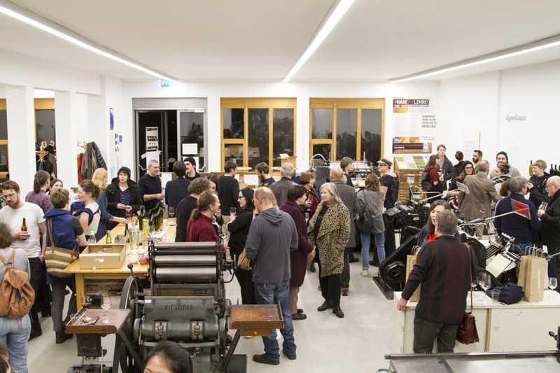 Saegenvier Dornbirn und das Druckwerk Lustenau luden zu Typo Cuvée und damit zur Subskription des Buches von Elias Riedmann: Othmar Motter. Leidenschaft und Brot. Ein Streifzug durch das Archiv der Vorarlberg Grafik