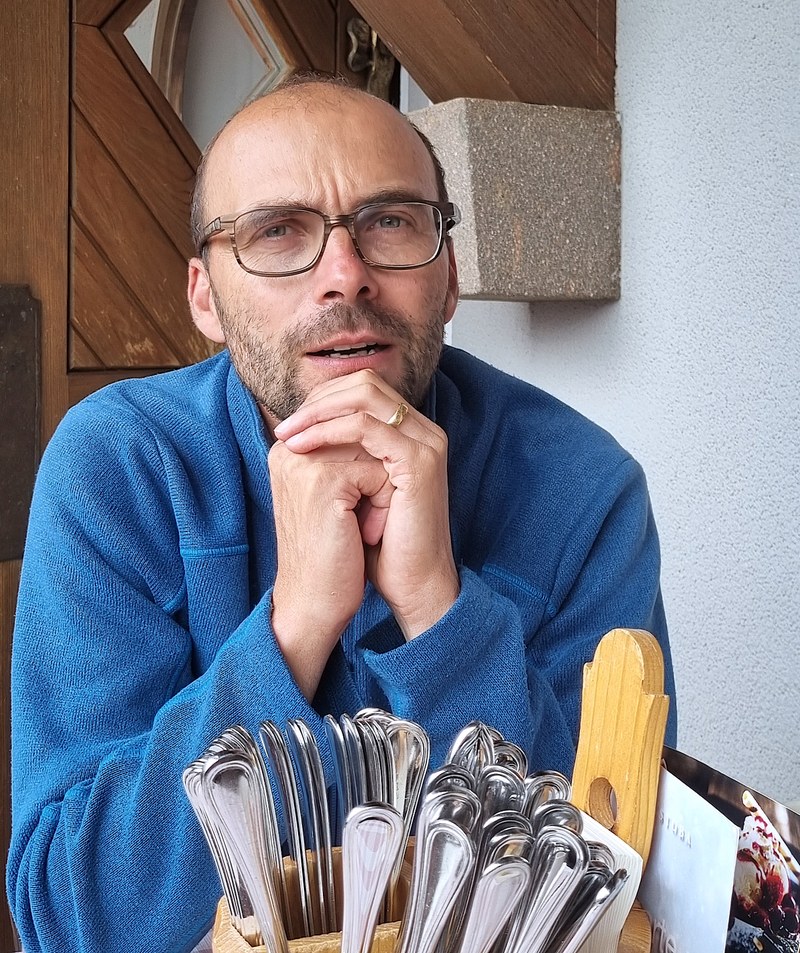 Der Südtiroler Künstler Hannes Egger (© Karlheinz Pichler)