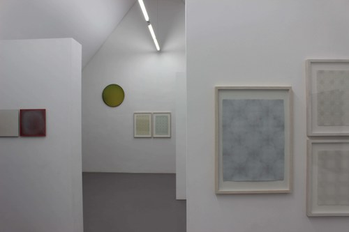 Blick in die Ausstellung von Rosa M Hessling und Edda Jachens in der Feldkircher Galerie Feurstein