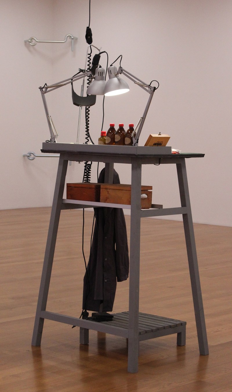 Roland Adlassnigg: "Das schöne Geld", Performance-Ausstattung, Installation