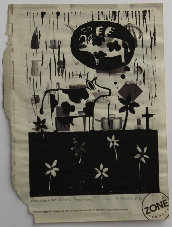 May-Britt Nyberg Chromy: Kuh-Himmel (Linoldruck auf Zeitungspapier)