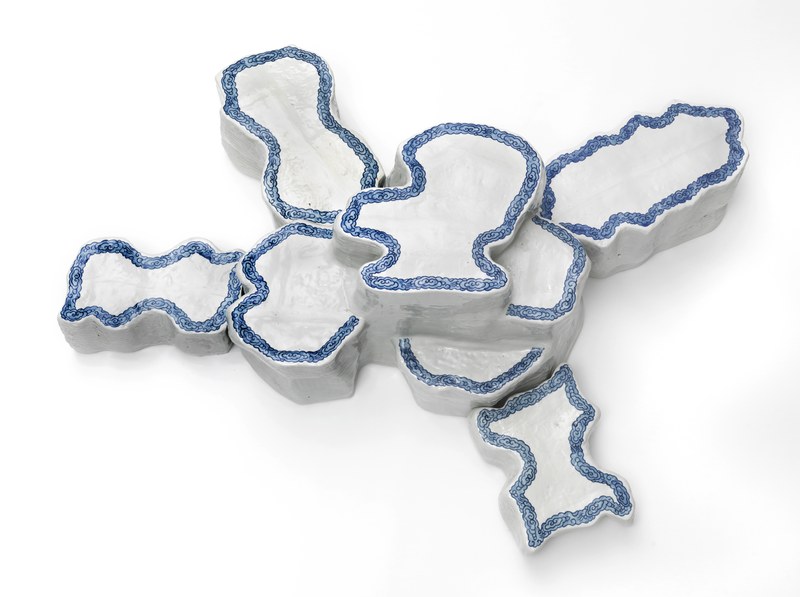 Ai Weiwei,  Rock, 2009-2011 , Porzellan,  5 Stück, Foto: Jens Ziehe, Berlin,  Courtesy of the artist and neugerriemschneider Berlin,  © Ai Weiwei