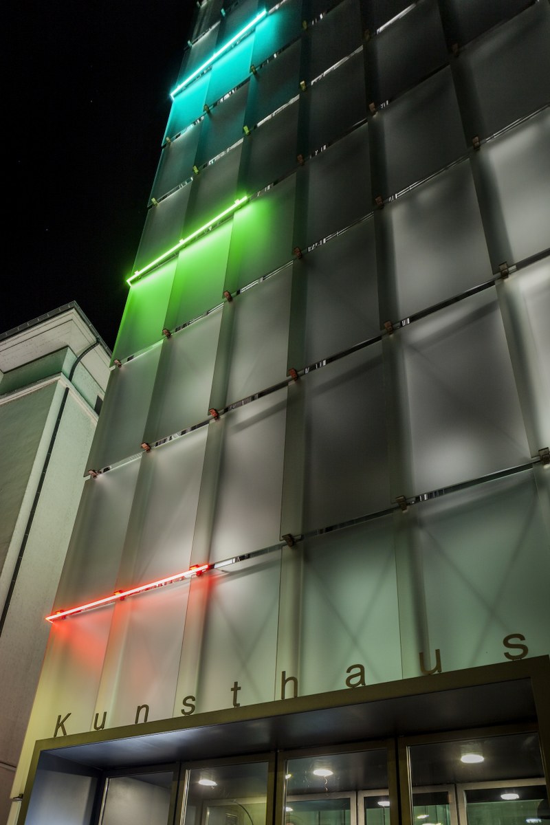 Miriam Prantl: Clasp, KUB-Fassade (Foto: Markus Tretter)