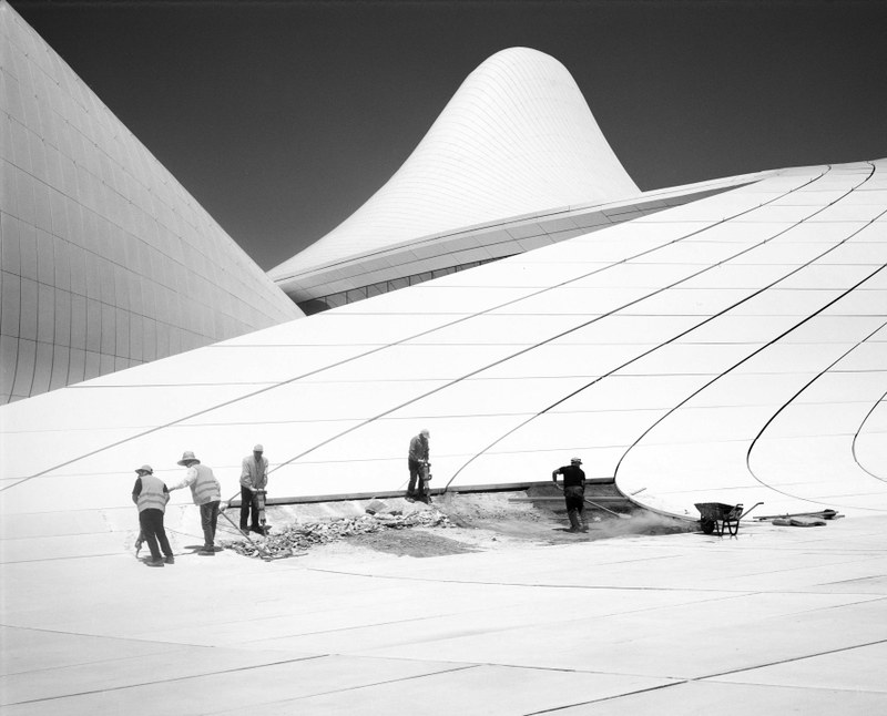 Taiyo Onorato & Nico Krebs: Zaha, 2013 (Zaha). C-Print, 50 x 63 cm. © Onorato & Krebs, Courtesy RaebervonStenglin, Sies+Höke und Peter Lav Gallery
