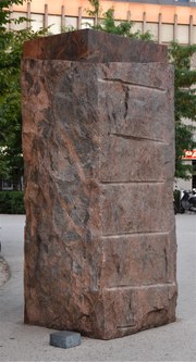 Herbert Meusburger: "Identität", 1994, Indischer Granit (Foto: Karlheinz Pichler)