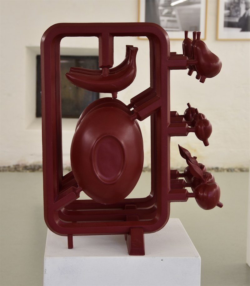 Max Grüter: "Früchteschale". Werkreihe Vorgefertigt. Kunststoff, 1997. Edition 99