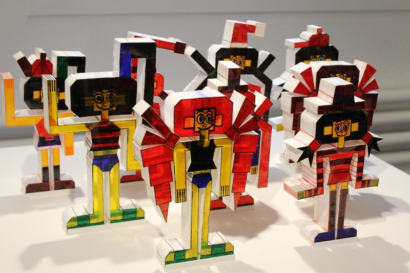 Keisuke Ishino: "Mädchen", 2012-13, Druckerpapier, Folie, Ölstift, Klebeband
