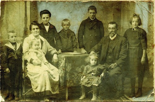 Die Familie Fritz, abgelichtet 1923  (© Waltraud Mayer, Götzis)