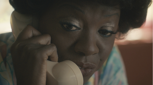 Viola Davis als Deloris Jordan: sie bringt in ihrem kurzen Auftritt zumindest soziale Sprengkraft in die Story.