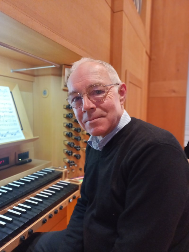 Der aus Irland gebürtige Organist und Dirigent Dr. Mark Casey hat sich mit seiner Frau Tanja seit einem Jahr in Bregenz niedergelassen, weil ihm die Orgellandschaft Vorarlbergs so gut gefällt. (Foto: Karlheinz Worsch)