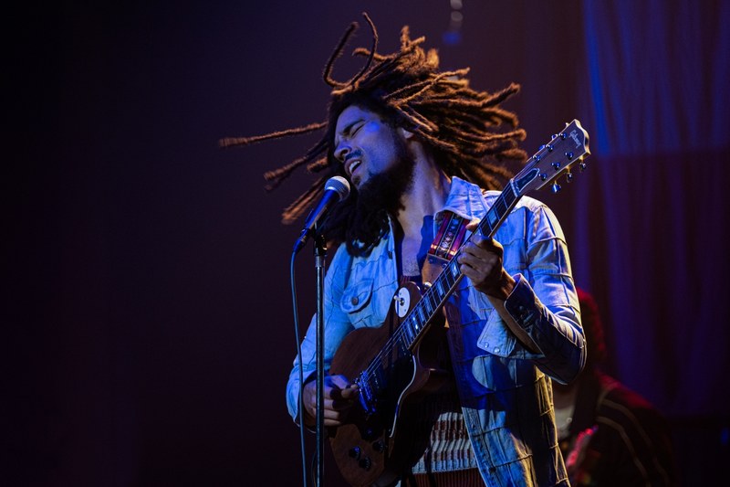 Live in Concert: Bob Marley (Kingsley Ben-Adir) als gefeiertes Idol. (Foto: Paramount Pictures)