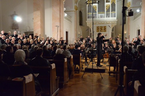 Die Chorakademie Vorarlberg, die Sinfonietta Vorarlberg und Markus Landerer nehmen künstlerische Herausforderungen an. Wenn die Werkdeutungen gelingen, sind die Freude und das Erfolgserlebnis umso größer.