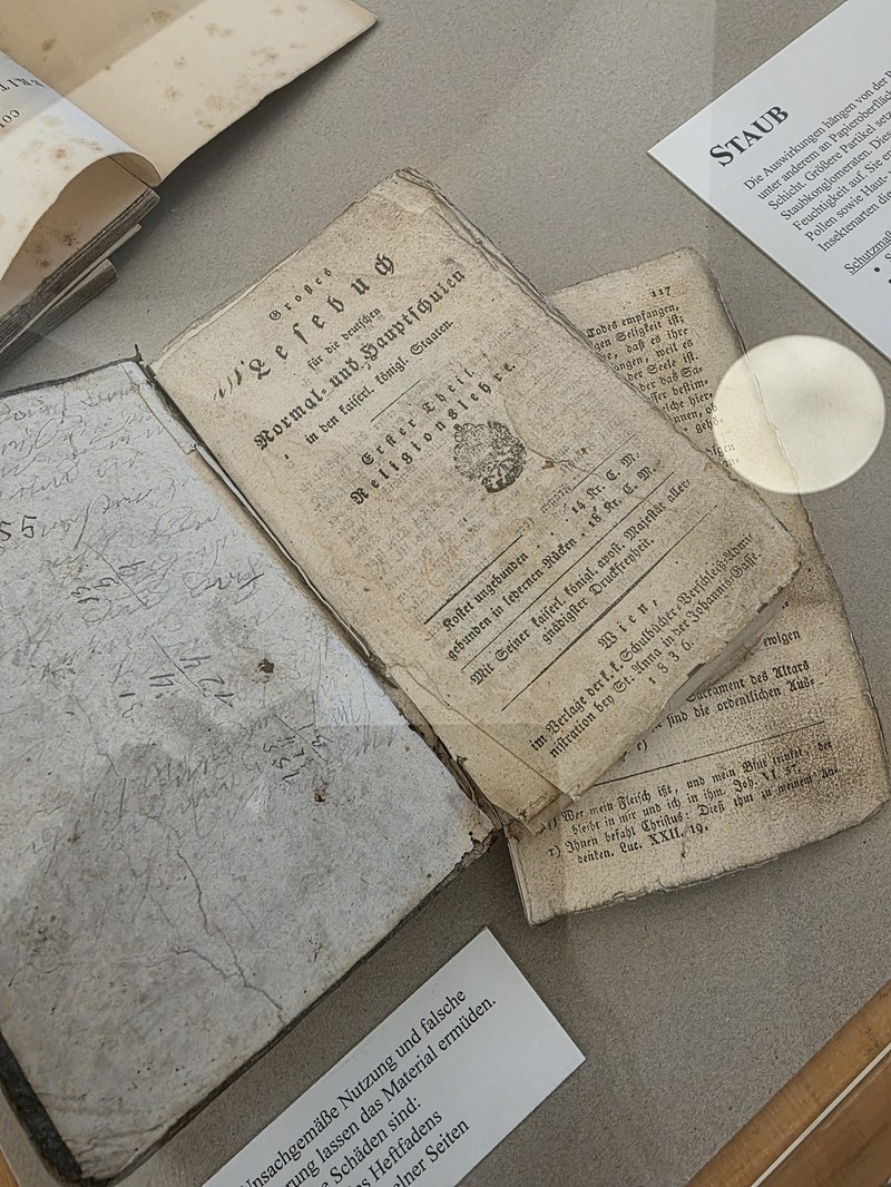 Schäden entstehen oft auch durch unsachgemäße Benutzung ... (Foto: Vorarlberger Landesbibliothek)