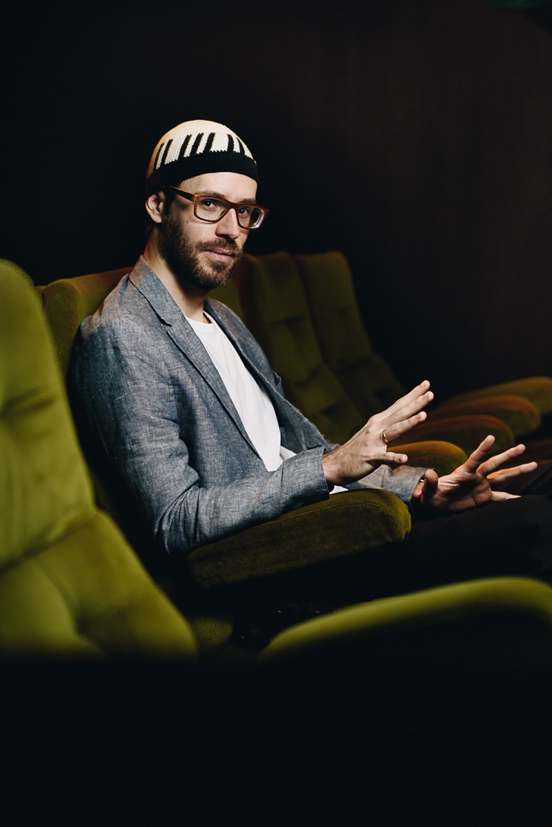 David Helbock spielt Filmmusik von John Williams: „Am Solopiano kann ich die Essenz des Stückes bewahren und mich trotzdem kreativ und eigenständig austoben.“ © Joanna Wizmur