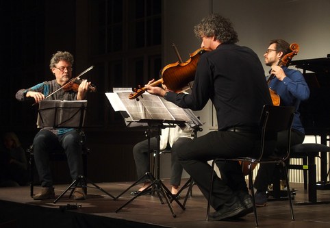 Das Ensemble Louise Farrenc spielt das Streichquartett Nr. 1 von Maria Bach (Foto: Fritz Jurmann)