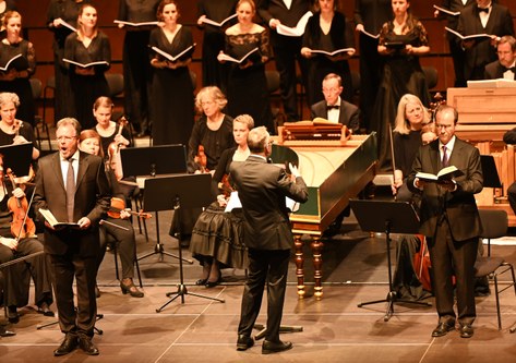 Der englische Bass Peter Harvey als Jesus und der Tenor Georg Poplutz als Evangelist (Foto: Lilli Löbl)