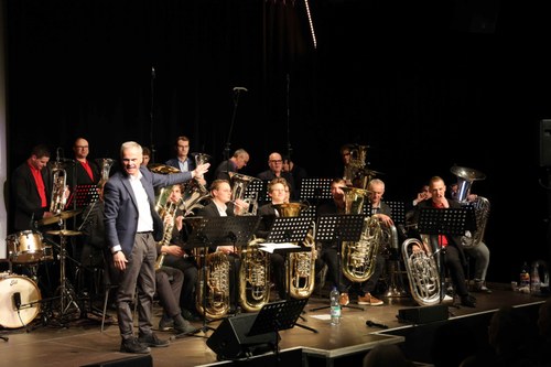 Die Bari-Tuba-Bigband wurde eigens für dieses Konzert von Jack Ströher gegründet (Foto: Arno Meusburger)