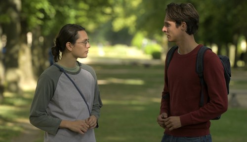 In der Praxis des Lebens wartet mit Lucas (Julien Frison, re.) indes die Liebe. (Foto: TS Productions)