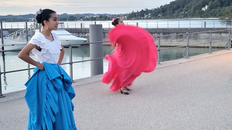 Die jungen Tänzerinnen der Baila y no Llores (Foto: DuB)