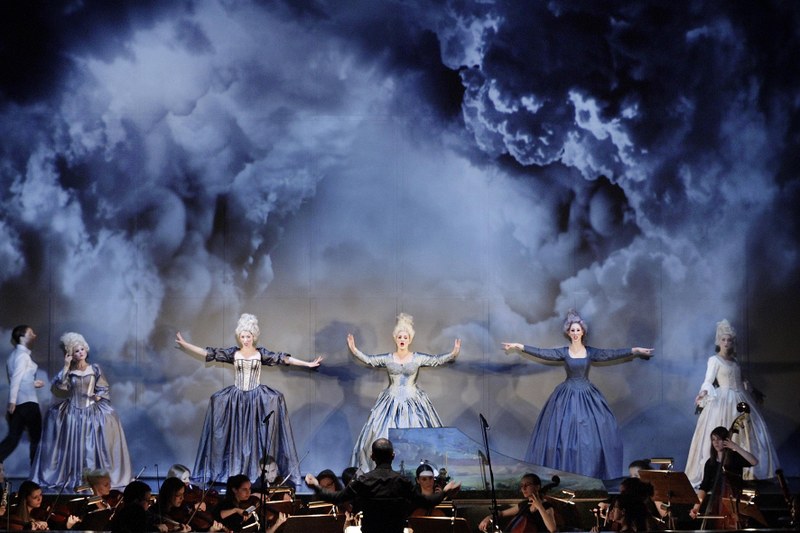 Die barocke Welt des G.F. Händel wurde verkörpert von den Sängerinnen Nadja Nigg, Lea Müller, Serafina Sigl, Julia Großsteiner und Laura Mildner sowie dem Orchester des Landeskonservatoriums unter der Leitung von Benjamin Lack.