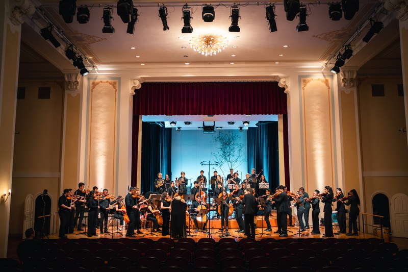 Die Orchesterkonzerte der Pforte finden nicht im Pförtnerhaus, sondern im Festsaal der Stella Musikhochschule statt. (Foto: Aron Polcsik)