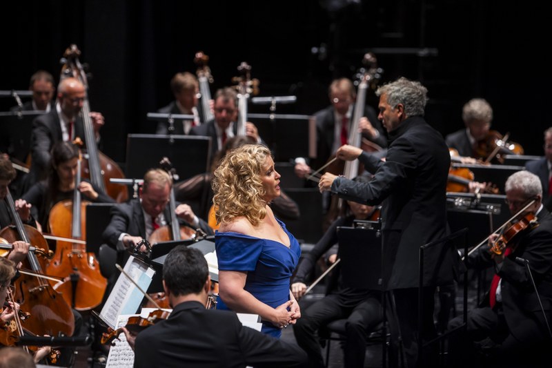 Die Sopranistin Rachel Willis-Sorensen und die Wiener Symphoniker unter der Leitung von Dirk Kaftan (Foto: Lisa Mathis)