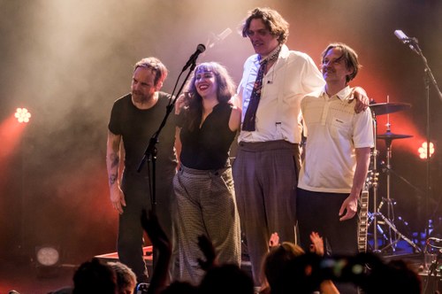 Nach der letzten Zugabe „Du musst gar nichts“ gab es viel Applaus für die Band. (Foto: Stefan Hauer) 