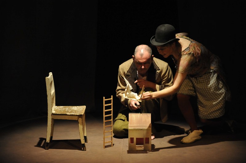 florschütz & döhnert entfalten mit großer Leichtigkeit ein episodisches Abenteuer rund um ein kleines Kaninchen. (Foto: Thomas Ernst) 