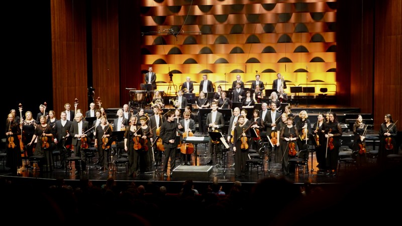 Schuberts Große Symphonie in C-Dur zelebrierten das SOV und Leo McFall mit viel Elan und Ausdruckskraft.