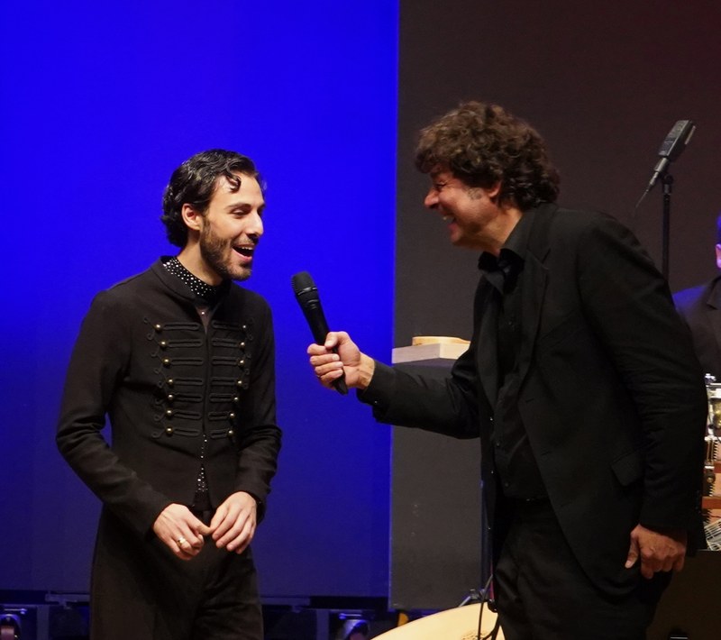 Nicolò Balducci und Thomas Platzgummer mitsamt allen Mitwirkenden und Zuhörenden hatten auch viel Spaß miteinander.