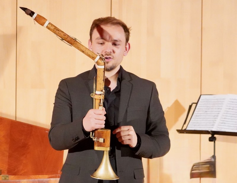 Der Klarinettist Simon Pibal spielte auch auf einem historischen Bassetthorn.