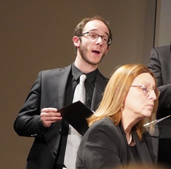 Clemens Breuss sang den Solopart in Schuberts ausdrucksstarkem Lied „Nachthelle" hervorragend.