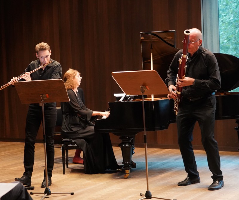 Der Flötist Stefan Tomaschitz, Robert Gillinger am Fagott und Ines Schüttengruber am Klavier musizierten im Trio Frullato mit virtuoser Technik und großer Spielfreude.
