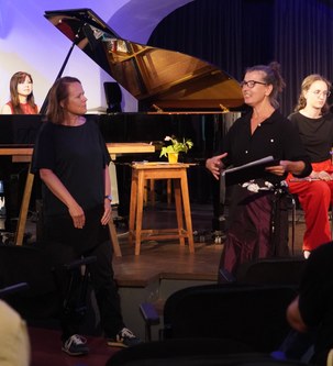 Im Gespräch mit Sabine Benzer berichtete die Komponistin und Mezzosopranistin Michaela Schausberger von ihren Inspirationen.