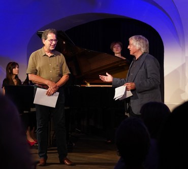 Michael Neunteufel erzählte Wolfgang Lindner und dem Publikum von seinen Ausgangsideen.