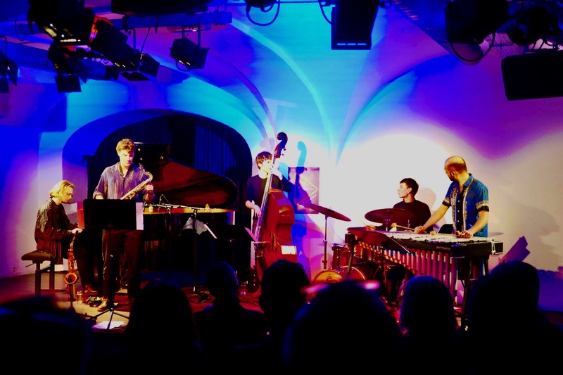 Die Band Even Spaces rund um David Soyza verbreitete mit farbenreicher Jazzmusik im Feldkircher Theater am Saumarkt eine gute Stimmung.