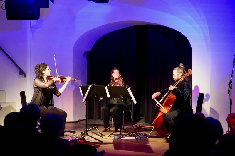  Die Freude von Monica Tarcsay, Karoline Kurzemann-Pilz und Fabia Jäger am kammermusikalischen Austausch verbreitete eine inspirierende Atmosphäre.