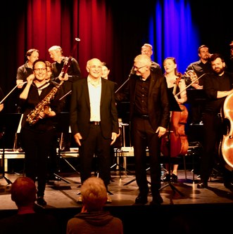 Die Saxofonistin Viola Falb, der Autor und Vortragende Gerhard Ruiss und der musikalische Leiter des Kammerorchesters InnStrumenti, Gerhard Sammer, freuten sich über den herzlichen Applaus.