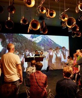 Die Ausstellung des Vorarlberger Blasmusikverbandes bot einen inspirierenden Rahmen für die Werkdeutungen.