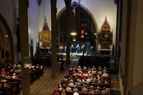 Die Akustik im Feldkircher Dom stellte die Musiker:innen vor große Herausforderungen.