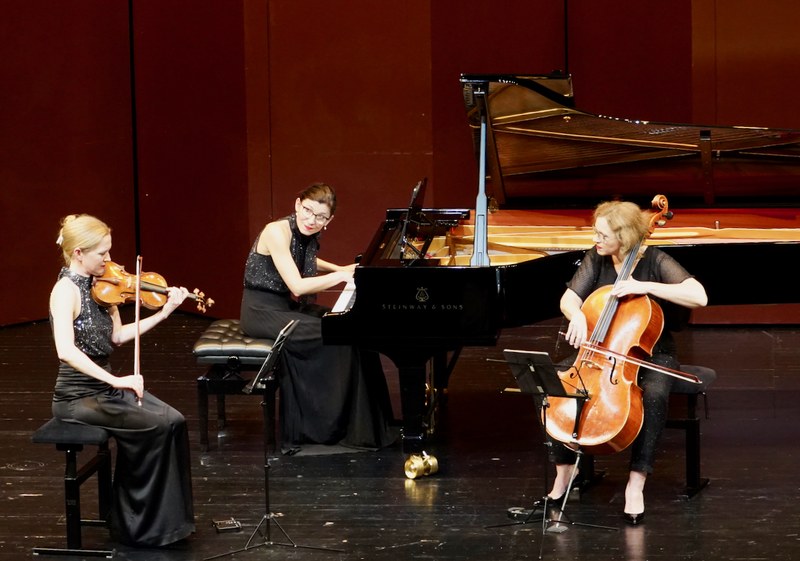 Birgit Erz (Violine), Ilona Kindt (Violoncello) und Karla Haltenwanger (Klavier)  musizierten Werke von Komponistinnen aus mehreren Jahrhunderten und eröffneten mit ihrem exzellenten Konzert die Abonnementreihe Dornbirn Klassik.
