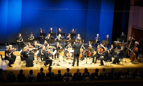 Thomas Platzgummer dirigierte das Concerto Stella Matutina mit ausgeprägtem Körpereinsatz.