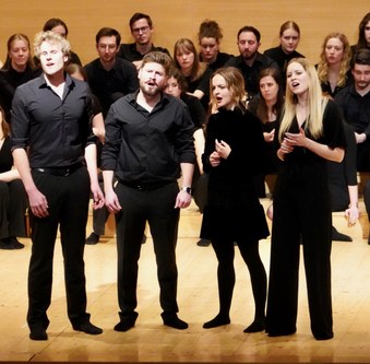 In den Reihen des Chores wirken viele kreative Köpfe mit. Viel Applaus erhielt das Vokalquartett „Formation“ für seine Darbietungen.
